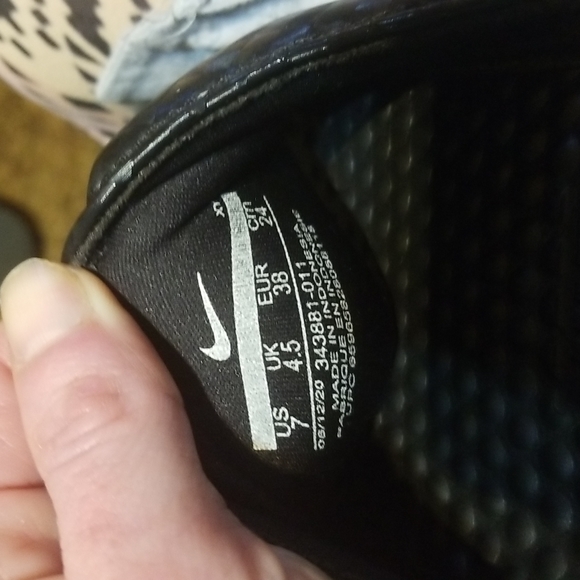 Classic Nike Slides - Picture 4 of 4